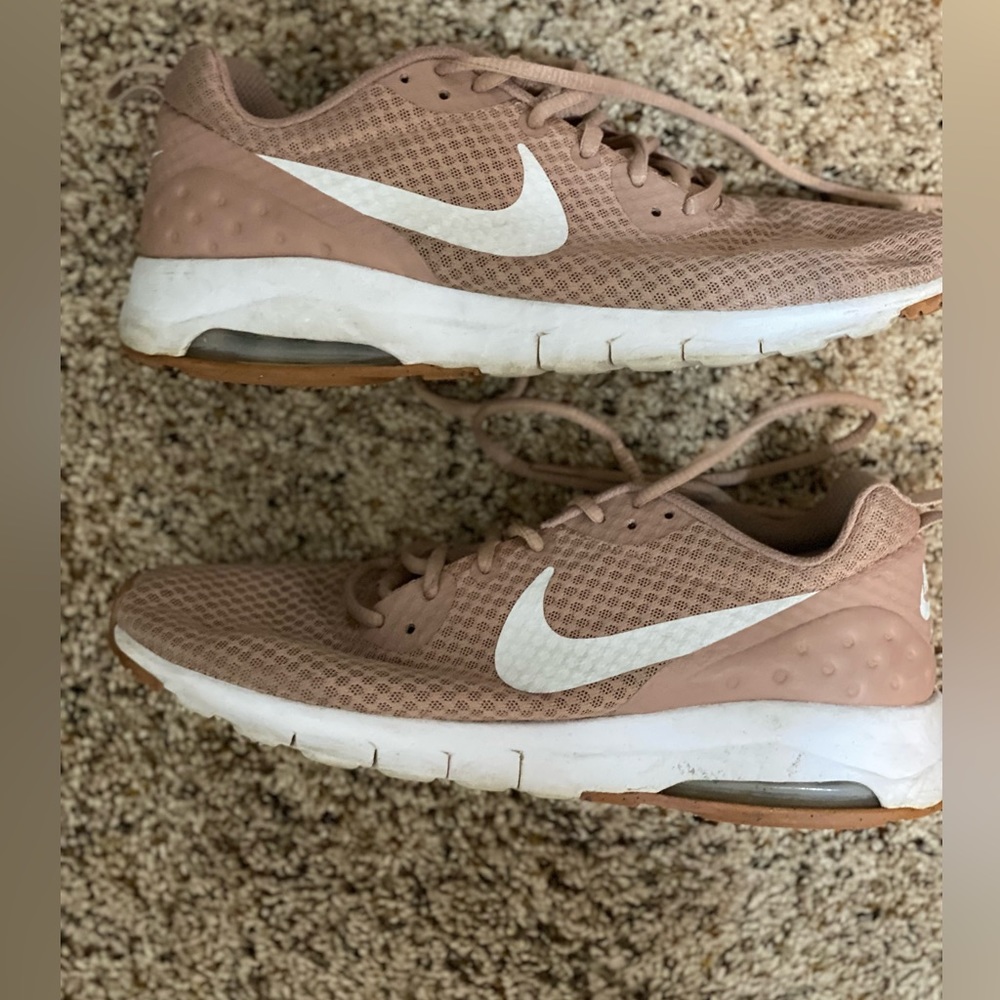 Nike air max motion Particle pink sz 10